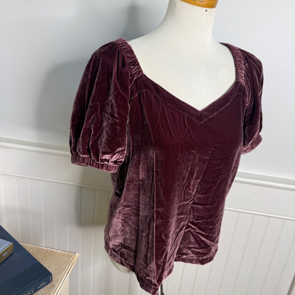 LOFT Petites Burgundy Velvet Sweetheart Puff Sleeve Top Small SP NWT - Picture 2 of 7